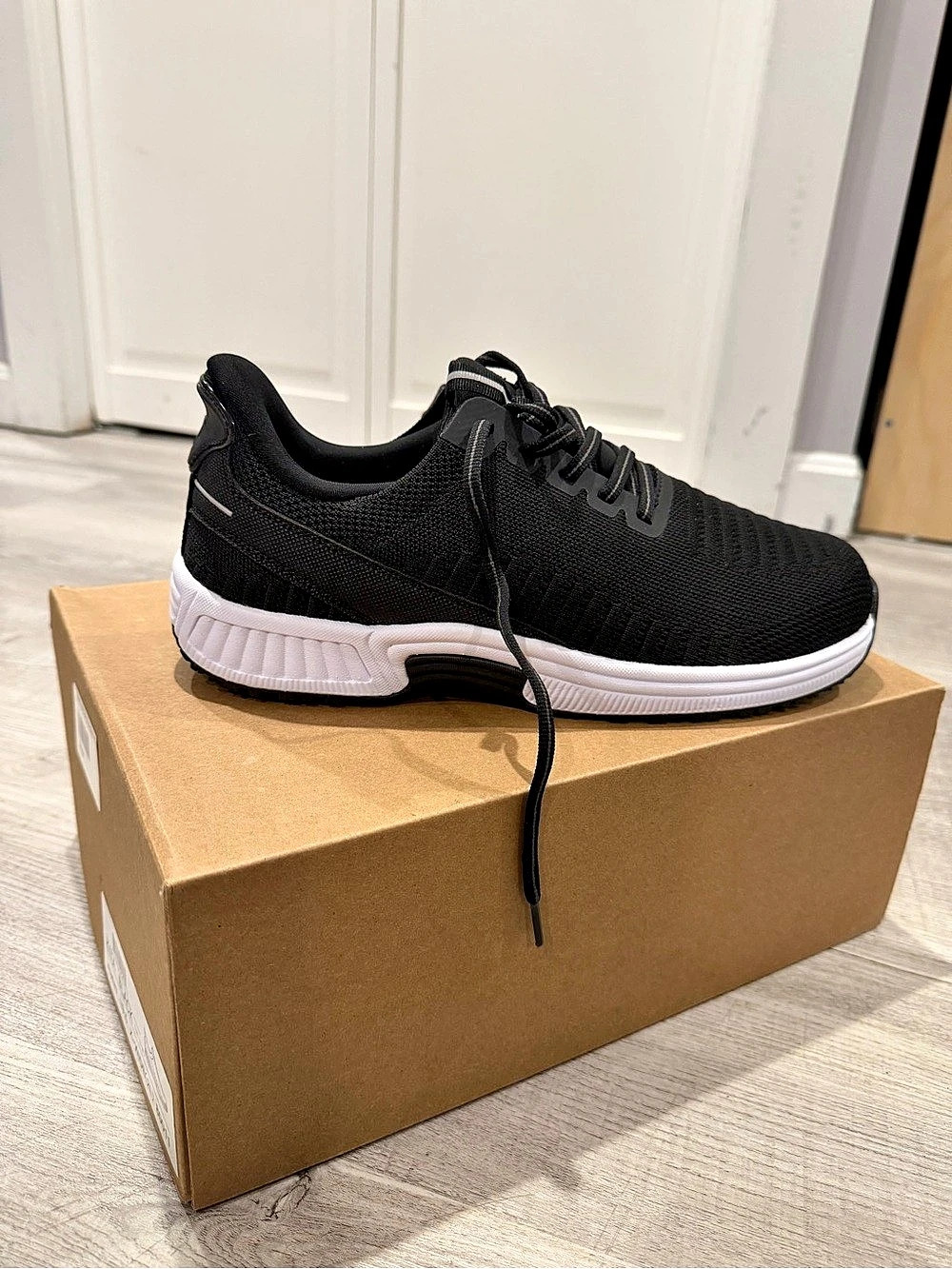 NEW Orthofeet Kita Black & White US 9.5 W